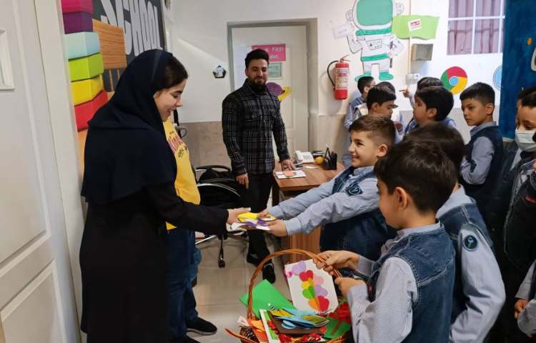 زنگ اجتماعی، قدردانی از کادر مدرسه با کارت‌های قدردانی 2