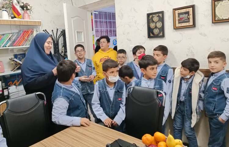 زنگ اجتماعی، قدردانی از کادر مدرسه با کارت‌های قدردانی 7