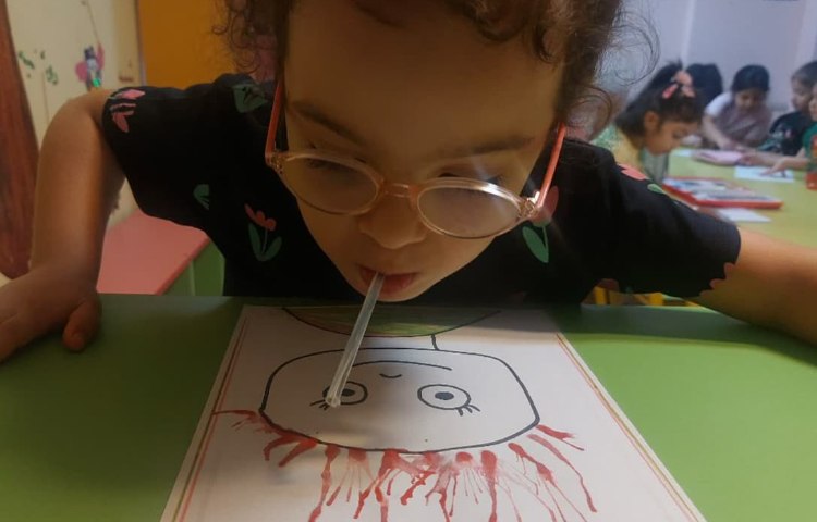 زنگ تفریح:نقاشی با فوت کردن در نی 2