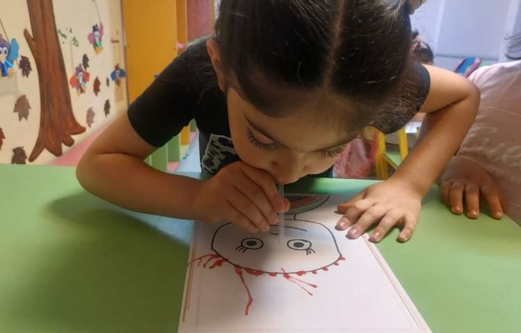 زنگ تفریح:نقاشی با فوت کردن در نی 4