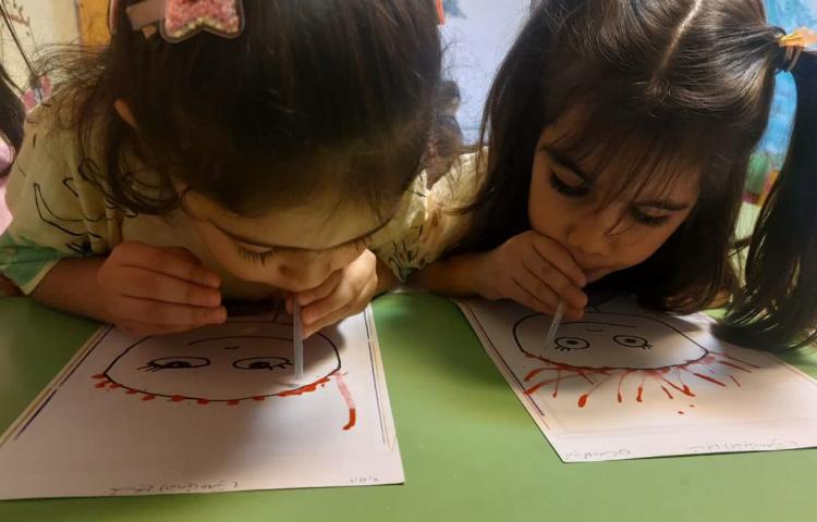 زنگ تفریح:نقاشی با فوت کردن در نی 6