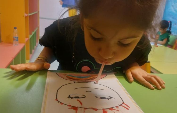 زنگ تفریح:نقاشی با فوت کردن در نی 8