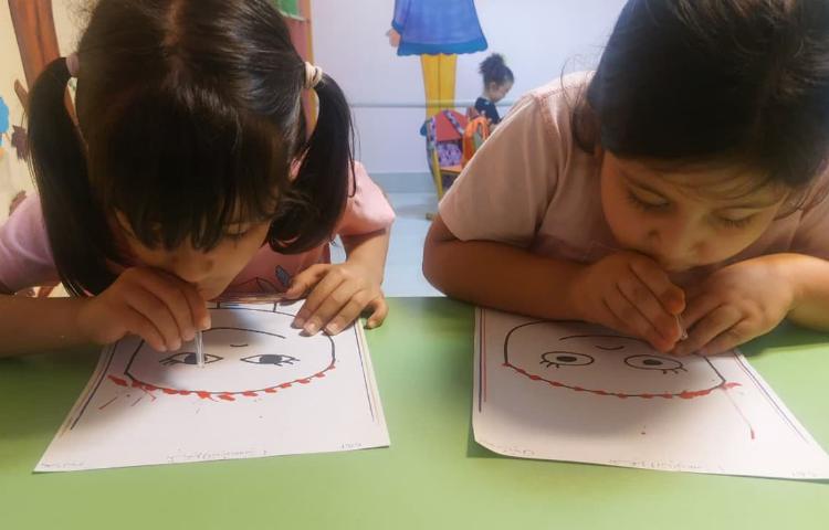 زنگ تفریح:نقاشی با فوت کردن در نی 9