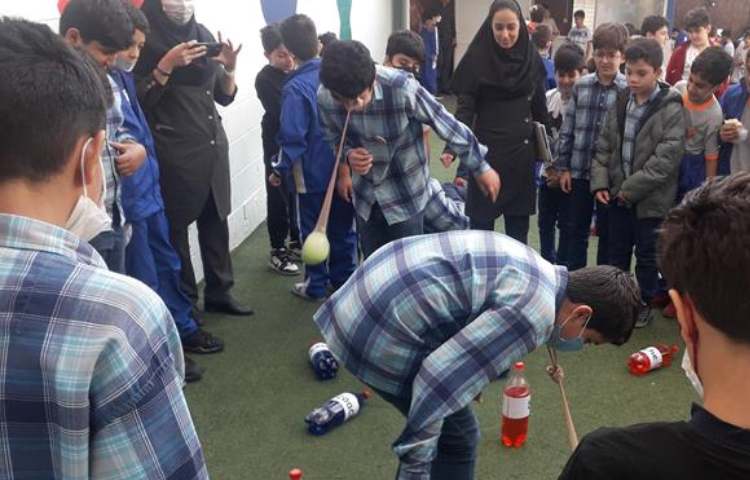 زنگ تفریحی شاد در دوشنبه های زبانی دبستان علوی 10