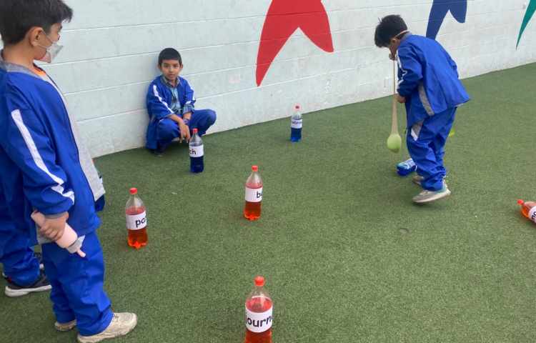 زنگ تفریحی شاد در دوشنبه های زبانی دبستان علوی 16