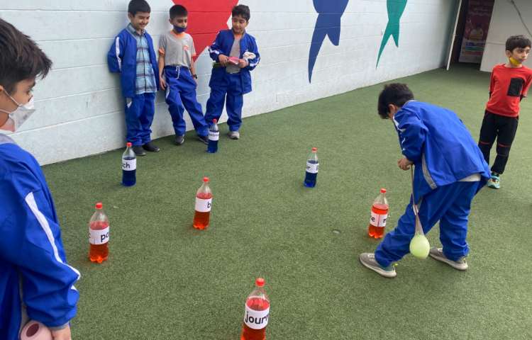 زنگ تفریحی شاد در دوشنبه های زبانی دبستان علوی 20