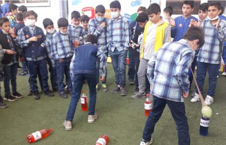 زنگ تفریحی شاد در دوشنبه های زبانی دبستان علوی 5