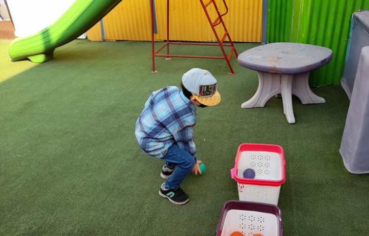 زنگ تفریحی شاد در دوشنبه های زبانی دبستان علوی 7