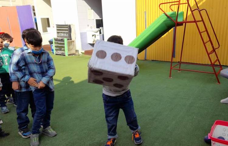 زنگ تفریحی شاد در دوشنبه های زبانی دبستان علوی 9