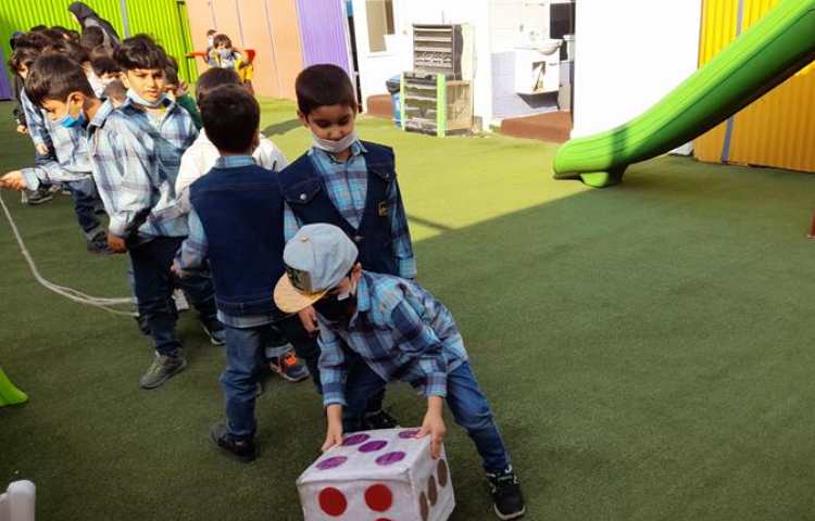 زنگ تفریحی شاد در دوشنبه های زبانی دبستان علوی