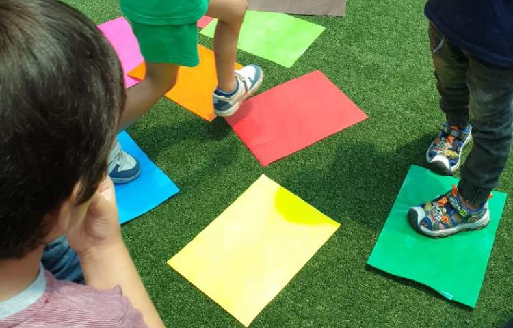 زنگ تفریح، ایستادن بر روی رنگ ها 1