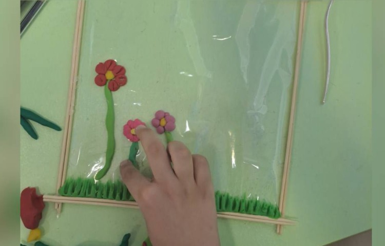 : زنگ تفریح (بازی ساختنی)، ساختن تابلو با خمیربازی 2