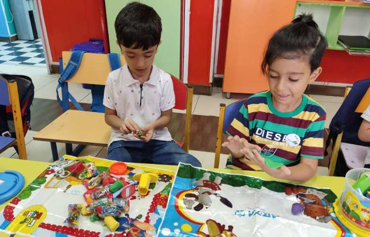 : زنگ تفریح، خمیربازی جهت دست ورزی 3