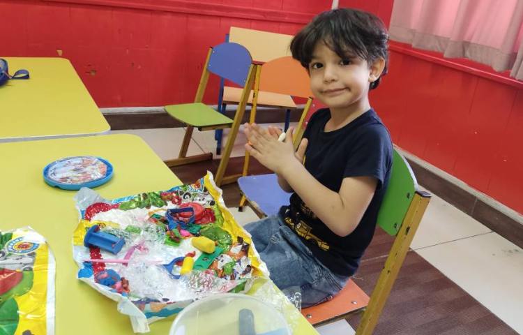 : زنگ تفریح، خمیربازی جهت دست ورزی 4