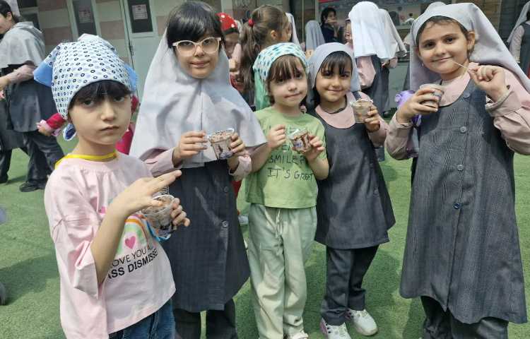 زنگ تفریح شاد به صرف بستنی 2