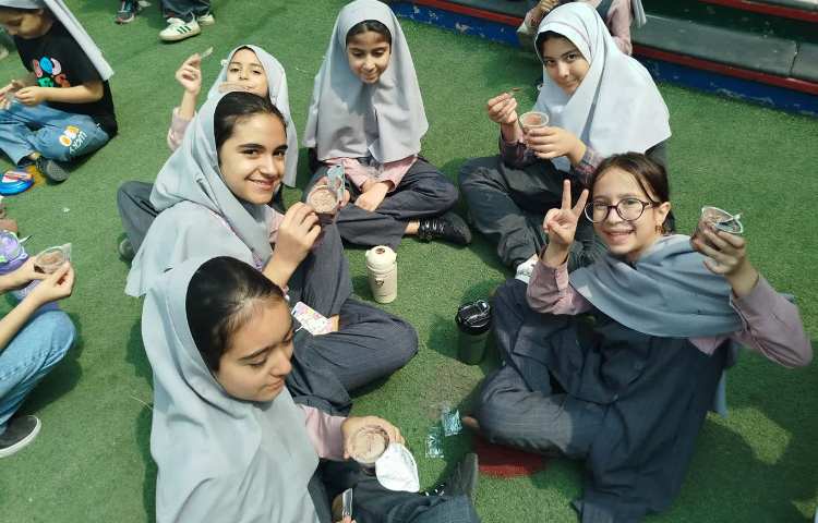 زنگ تفریح شاد به صرف بستنی 6