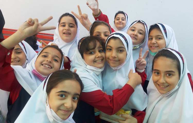 زنگ تفریح شاد دانش اموزان و دورهمی انها