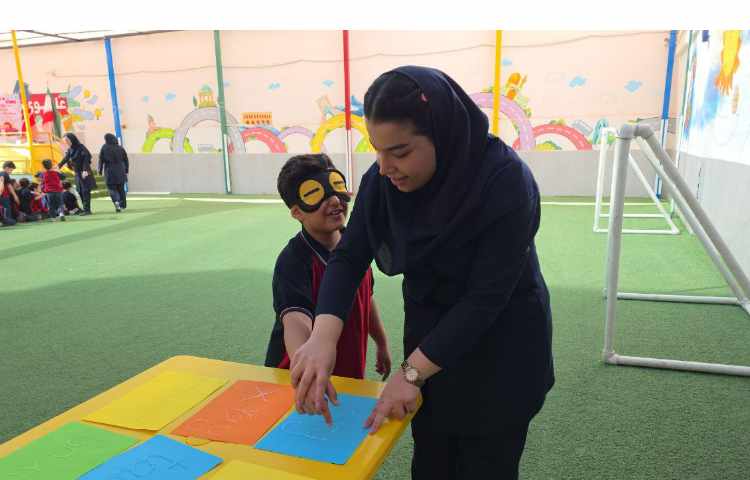 زنگ تفریح و بازی زبانی 4