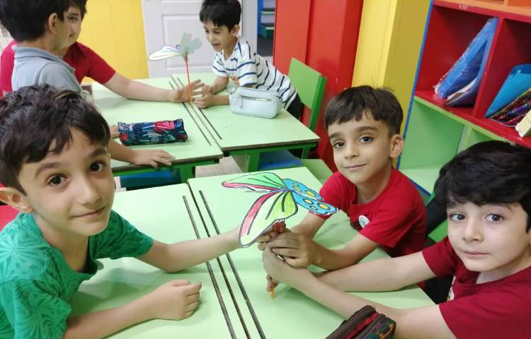 :زنگ تفریح، پروانه های رنگارنگ متحرک