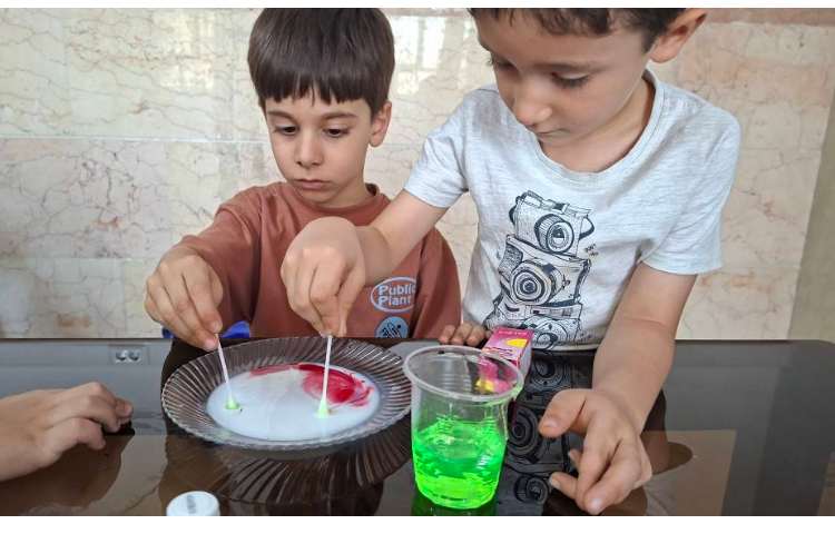 زنگ دانشمند کوچک آزمایش بازی رنگ ها کلاس پیش 1