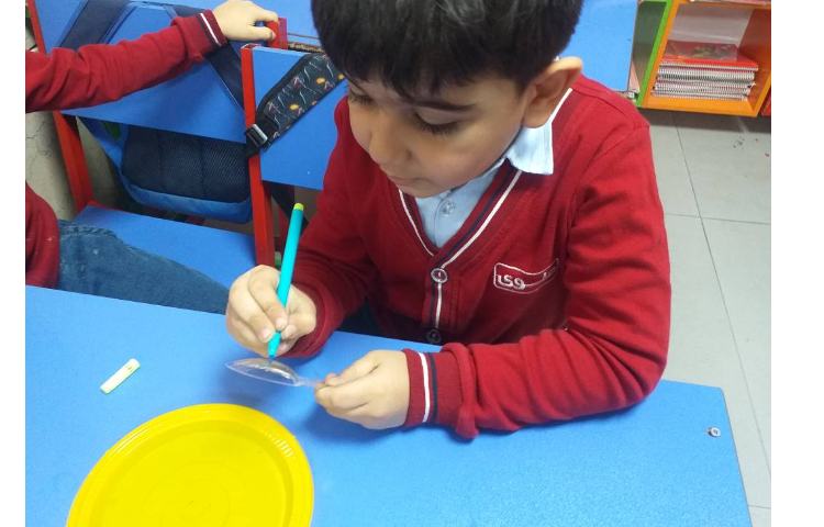 زنگ دانشمند کوچک انجام ازمایش نقاشی جادویی 3