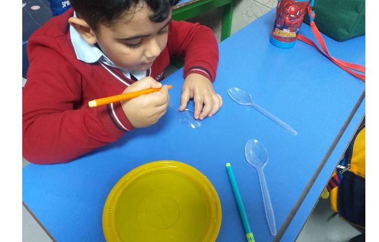 زنگ دانشمند کوچک انجام ازمایش نقاشی جادویی 5