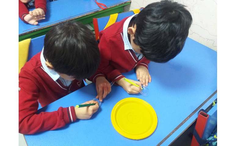 زنگ دانشمند کوچک انجام ازمایش نقاشی جادویی 6