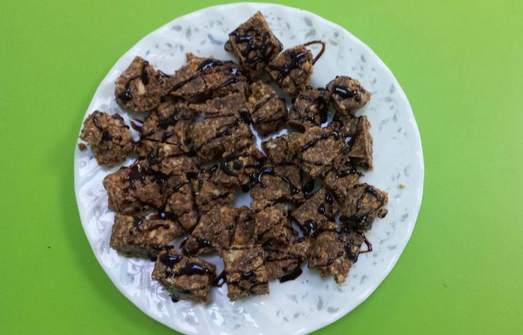 زنگ دستپخت: دسر خوشمزه شکلاتی توسط دانش آموزان تهیه شد و در کلاس میل کردند 2