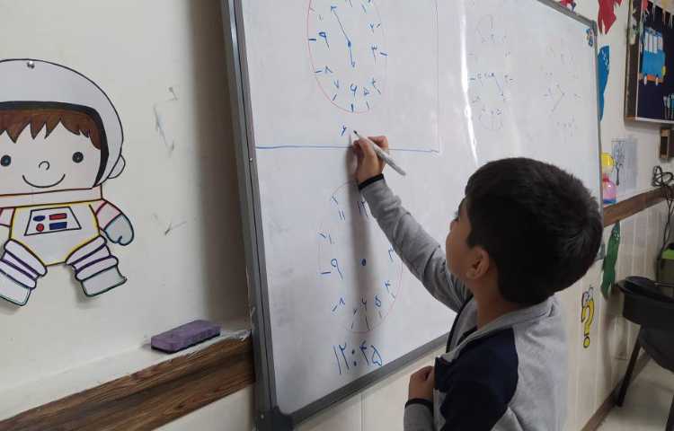 زنگ ریاضی-حل تمرین ساعت توسط دانش‌آموزان 1
