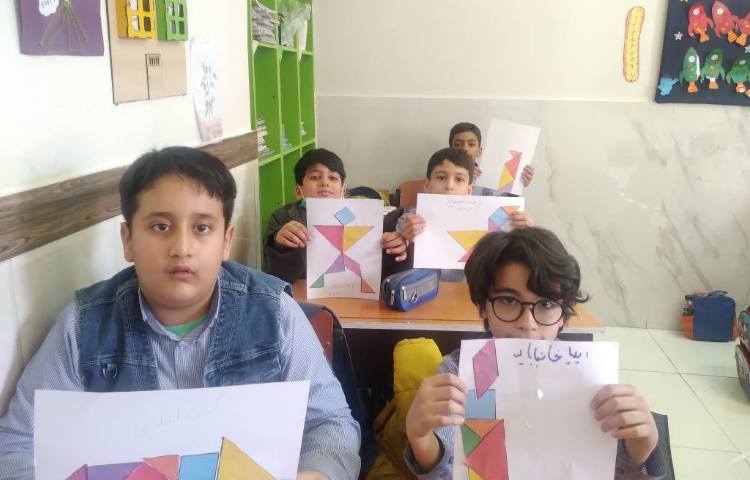 زنگ ریاضی: انجام فعالیت‌های فصل مساحت و ساخت تانگرام 2