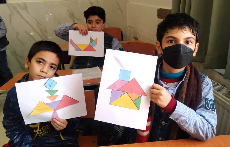 زنگ ریاضی: انجام فعالیت‌های فصل مساحت و ساخت تانگرام