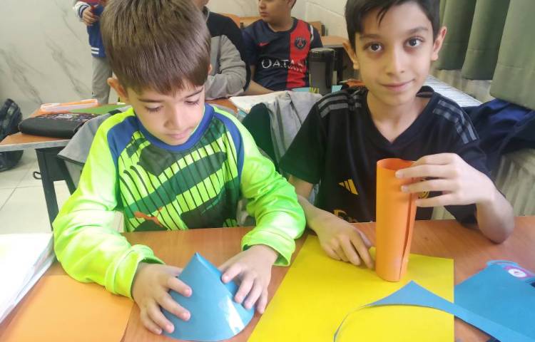 زنگ ریاضی: انجام فعالیت‌های مربوط به بحث احتمال و آشنایی با مخروط و استوانه