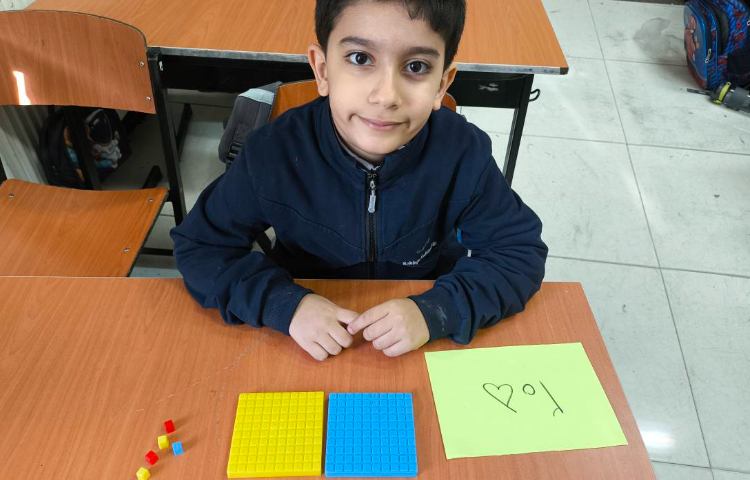 زنگ ریاضی بازی « ساخت اعداد سه رقمی با کوئیز نر» 1