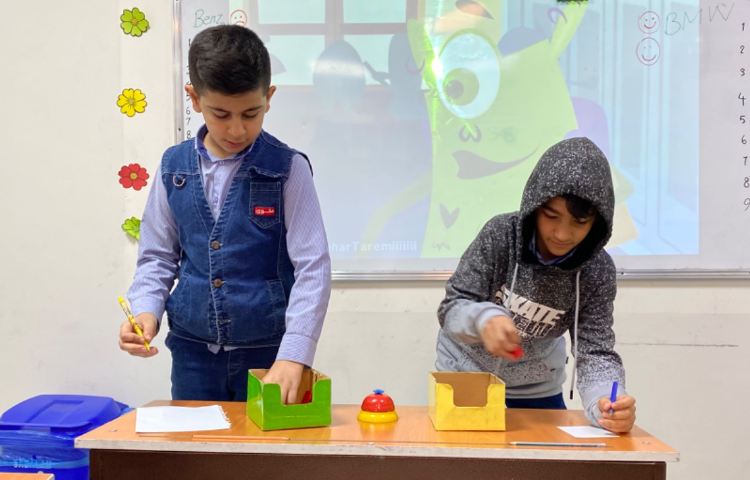 زنگ ریاضی به زبان انگلیسی و تمرین جمع و تفریق اعداد با بازی