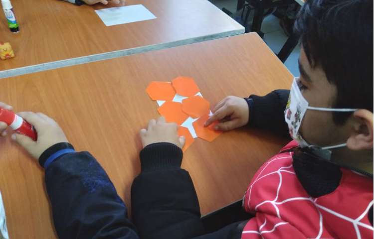 زنگ ریاضی : تدریس مساحت و رسیدن به واحد مناسب 1