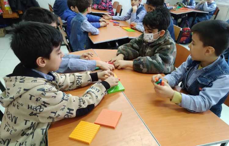 زنگ ریاضی: جمع در جدول ارزش مکانی به کمک کوییزنر 1