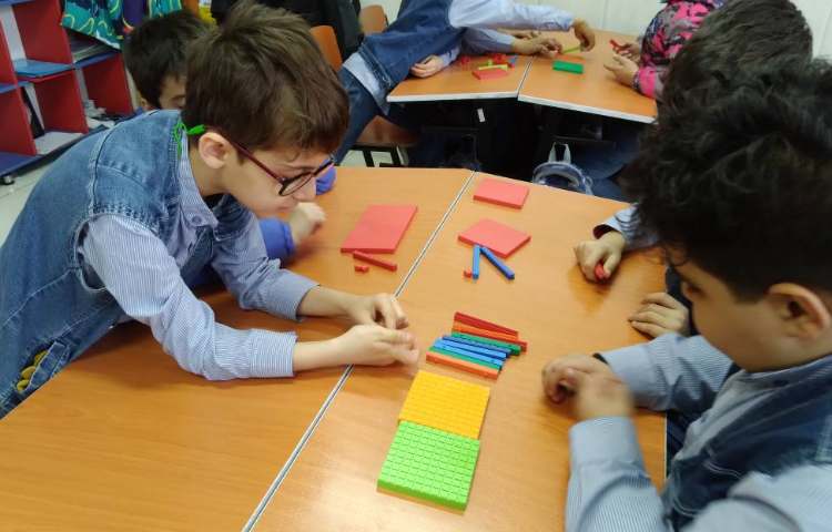 زنگ ریاضی: جمع در جدول ارزش مکانی به کمک کوییزنر 3