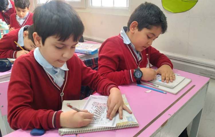 زنگ ریاضی: جمع و تفریق‌های 4 رقمی با شکل 1