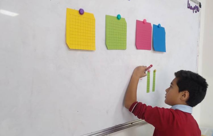 زنگ ریاضی: جمع و تفریق‌های 4 رقمی با شکل