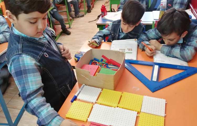 :زنگ ریاضی، دست ورزی اعداد سه رقمی و کسر 1