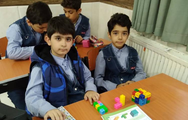 زنگ ریاضی: دست‌ورزی بشمار و بساز صفحه‌ی 18 کتاب ریاضی 3