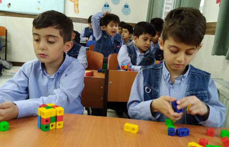 زنگ ریاضی: دست‌ورزی بشمار و بساز صفحه‌ی 18 کتاب ریاضی