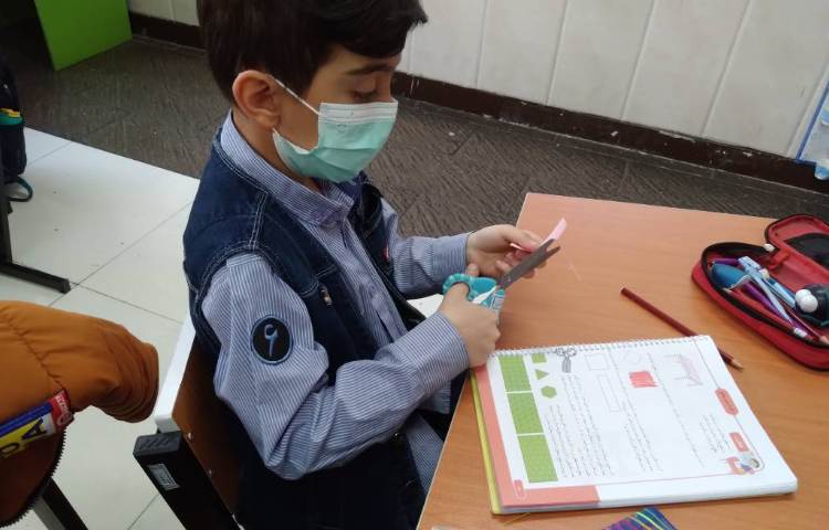 زنگ ریاضی : دست ورزی حل تمرین مساحت مربوط،به صفحه‌ی 88 کتاب ریاضی 1