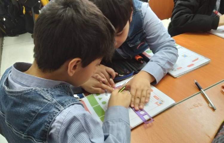 زنگ ریاضی : دست ورزی حل تمرین مساحت مربوط،به صفحه‌ی 88 کتاب ریاضی 3