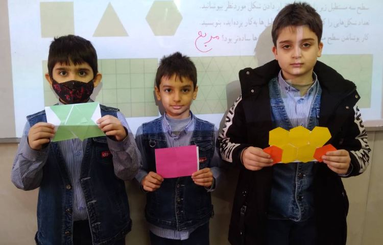 زنگ ریاضی : دست ورزی حل تمرین مساحت مربوط،به صفحه‌ی 88 کتاب ریاضی 4