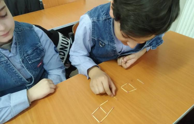 زنگ ریاضی: دست ورزی دانش‌آموزان برای رسیدن به پاسخ‌های ریاضی 1