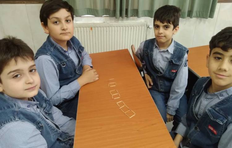 زنگ ریاضی: دست ورزی دانش‌آموزان برای رسیدن به پاسخ‌های ریاضی