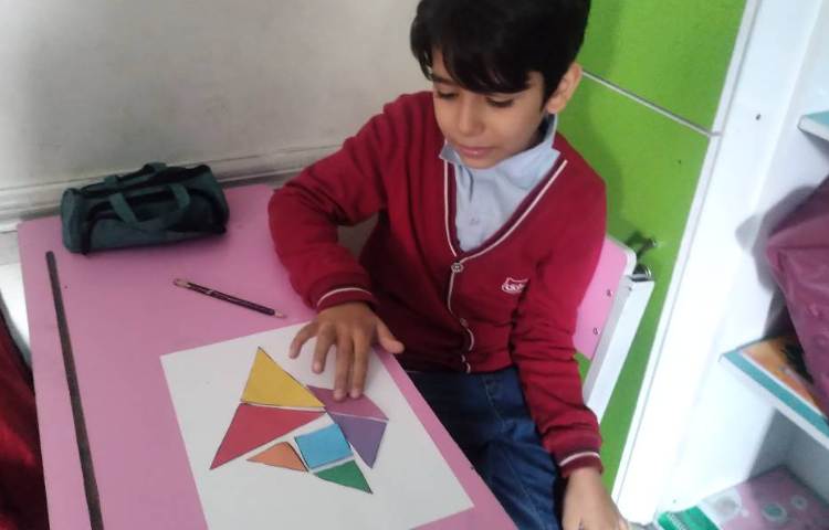 زنگ ریاضی: دست‌ورزی شکل تانگرام