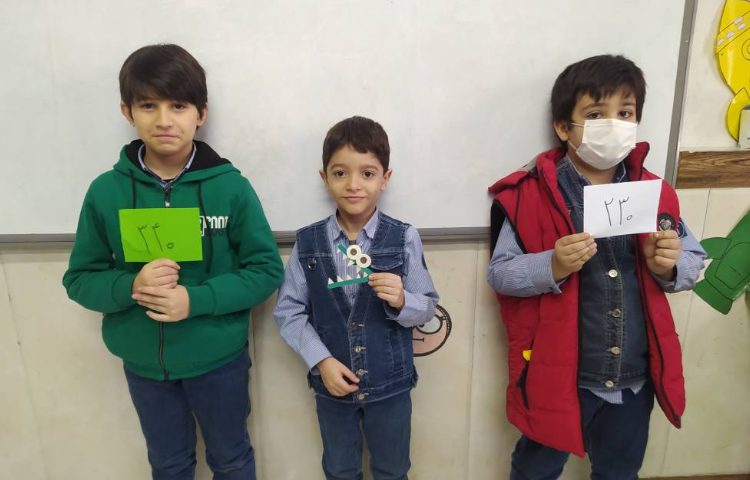 زنگ ریاضی ، دست‌ورزی مقایسه اعداد سه رقمی 3