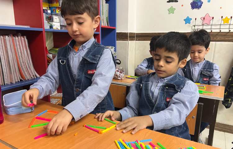 زنگ ریاضی: ساخت اشکال هندسی با چوب خط و پیدا کردن گوشه و لبه 1